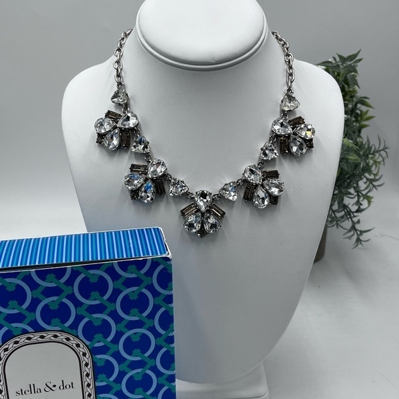 Stunning Stella & Dot Lila Crystal Rhinestone Statement Bib Necklace - Picture 1 of 14